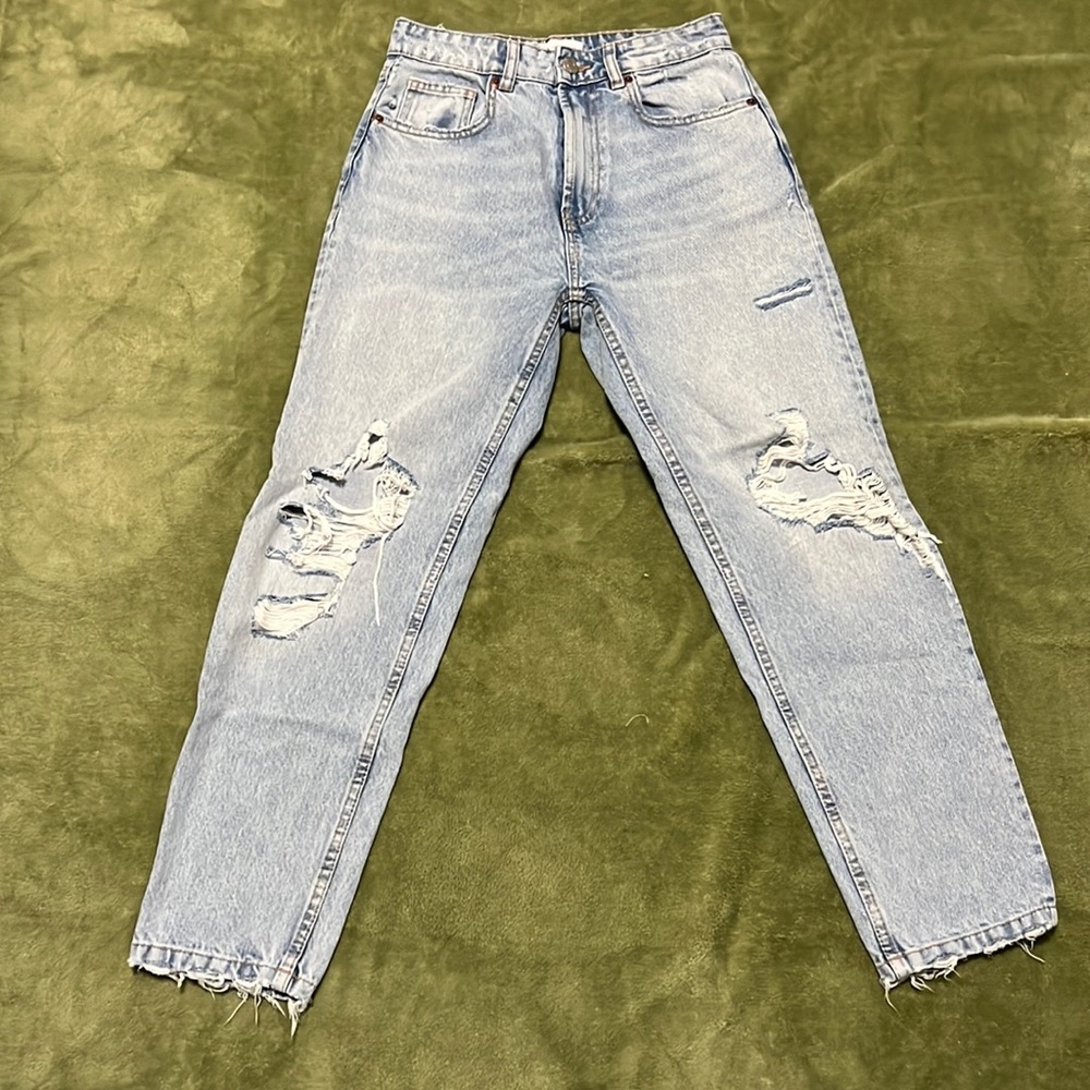 Zara mom fit jeans Size 4, never worn they didn’t fit